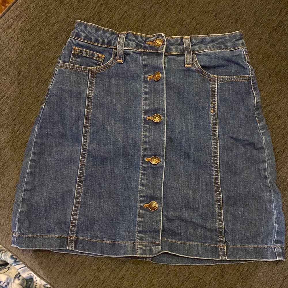 Dark wash button up Jean skirt, only worn a few times.